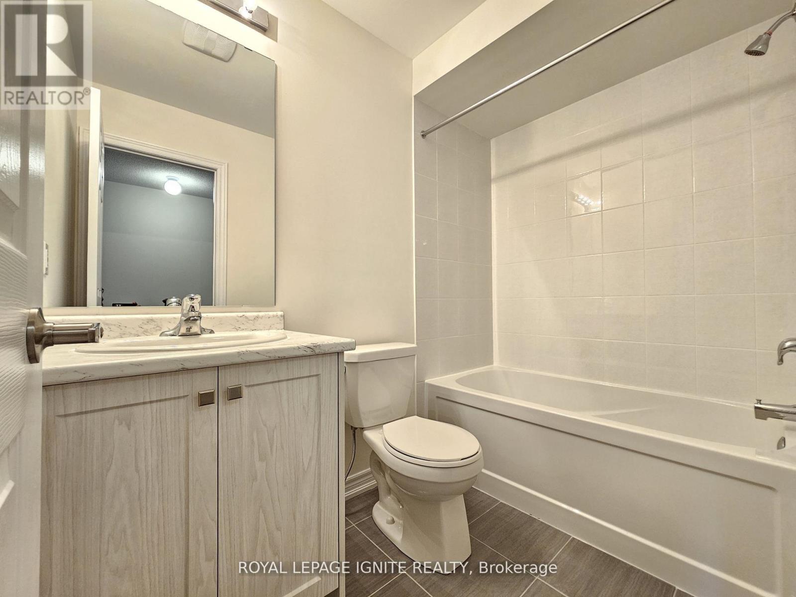 919 Crowsnest Hollow, Pickering, ON photo 13