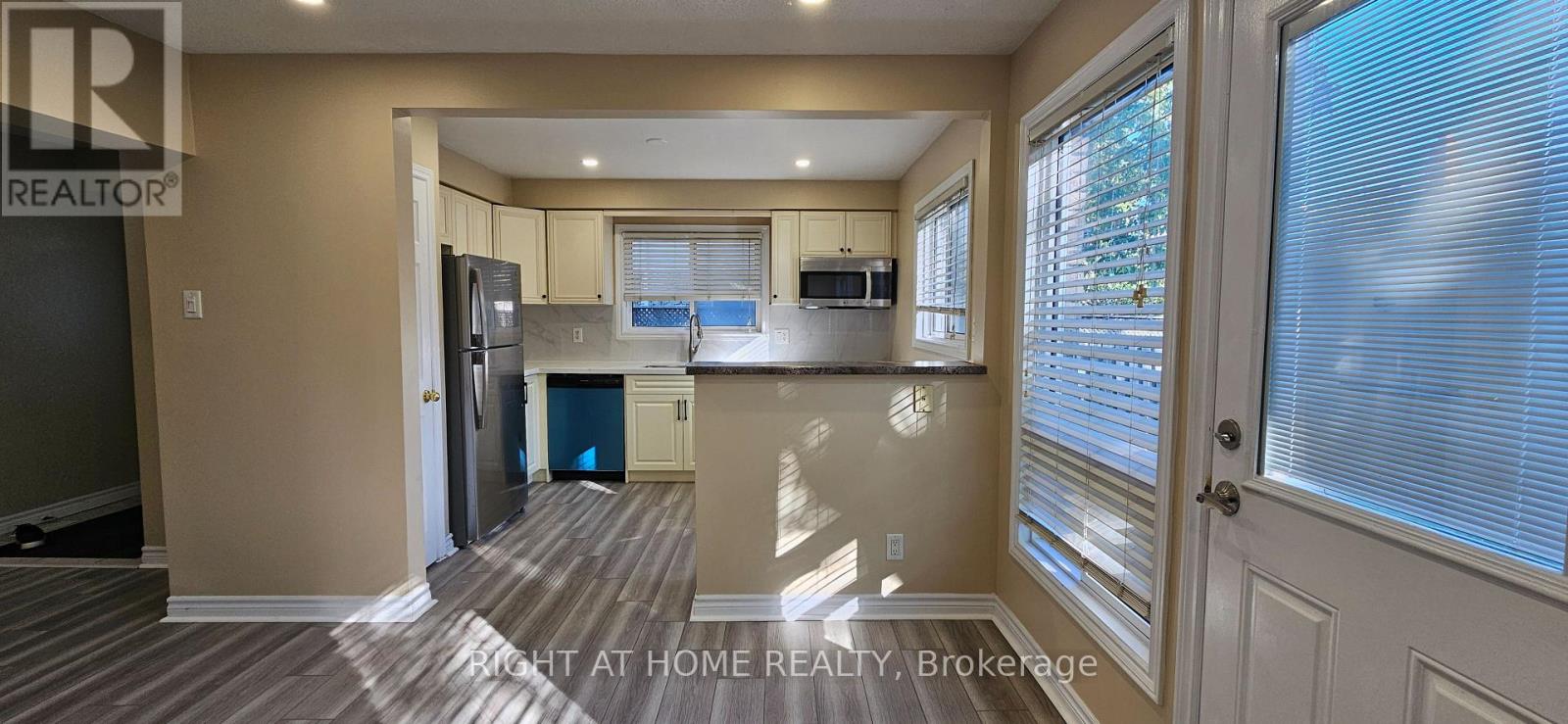 1365 Mary Street, Oshawa, ON photo 2