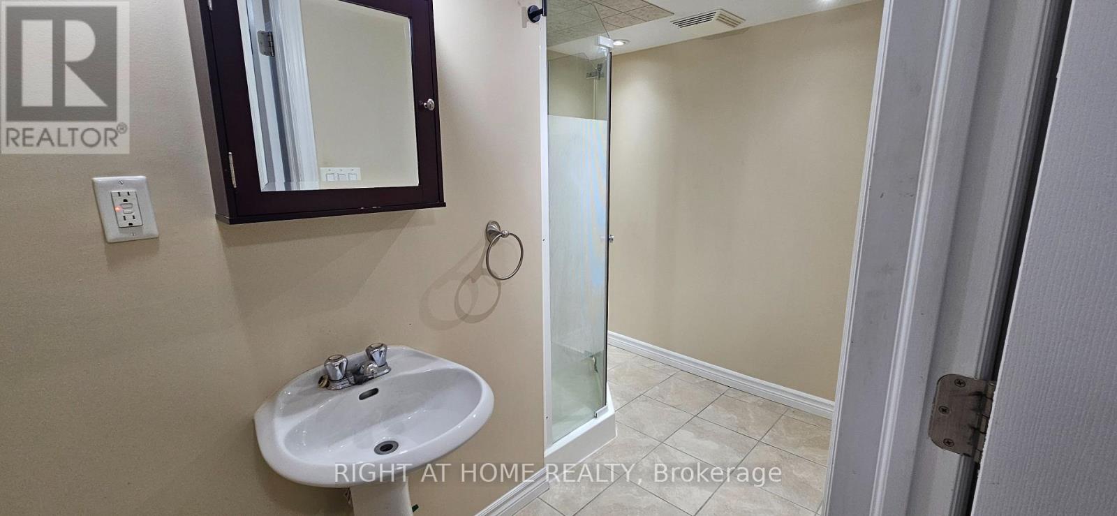 1365 Mary Street, Oshawa, ON photo 24