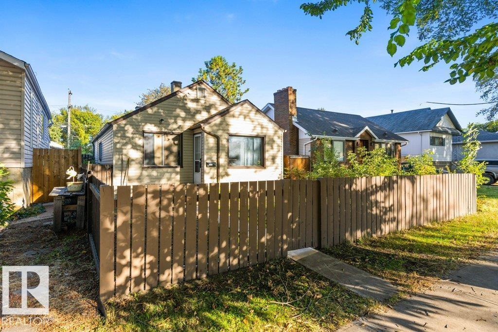 12029 62 ST NW - 4