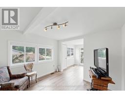 Living room - 9 Maple Grove Street, Whitchurch Stouffville, ON L4A2X6 Photo 6