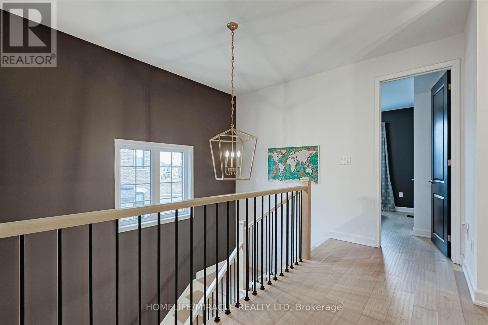 50 CHORUS CRESCENT - 16