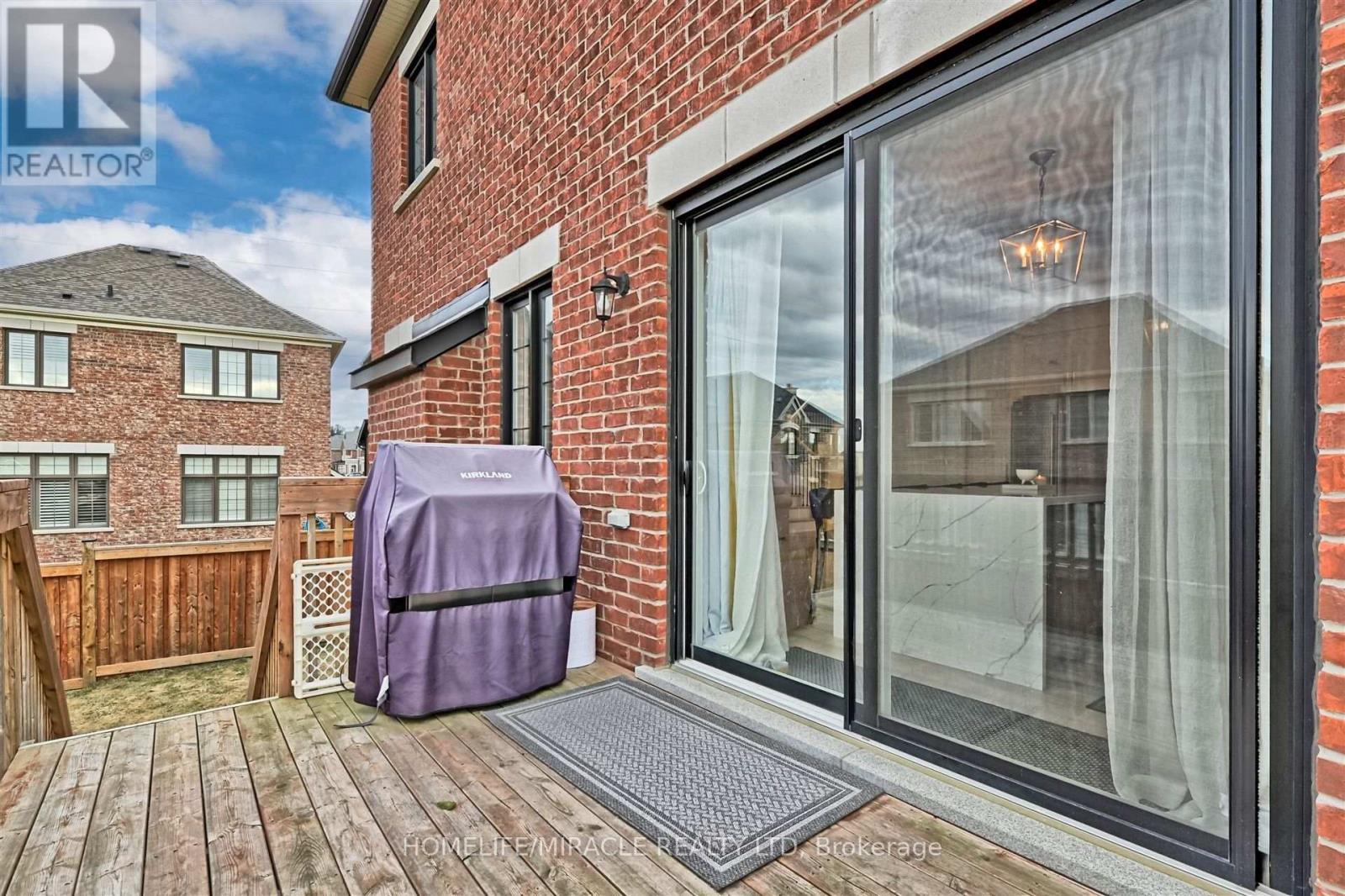 50 CHORUS CRESCENT - 28