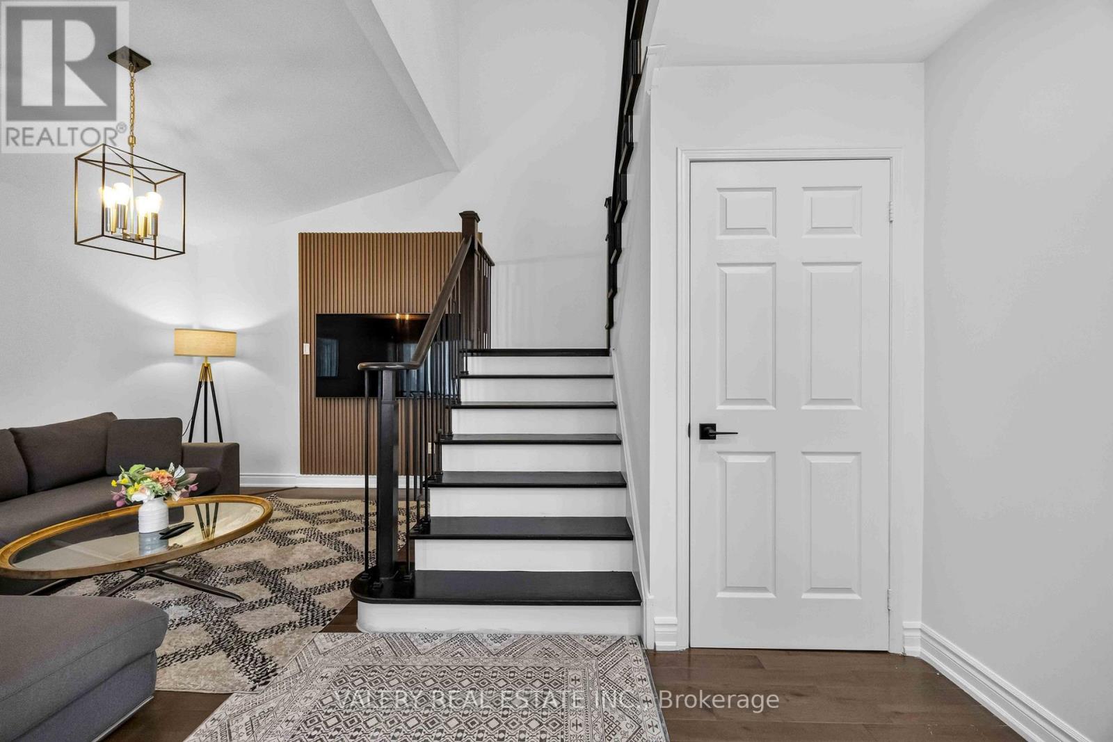 27 LAVENDER PLACE - 20