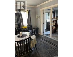 Sunroom - 1546 Athabasca Street W, Moose Jaw, SK S6H7K4 Photo 9