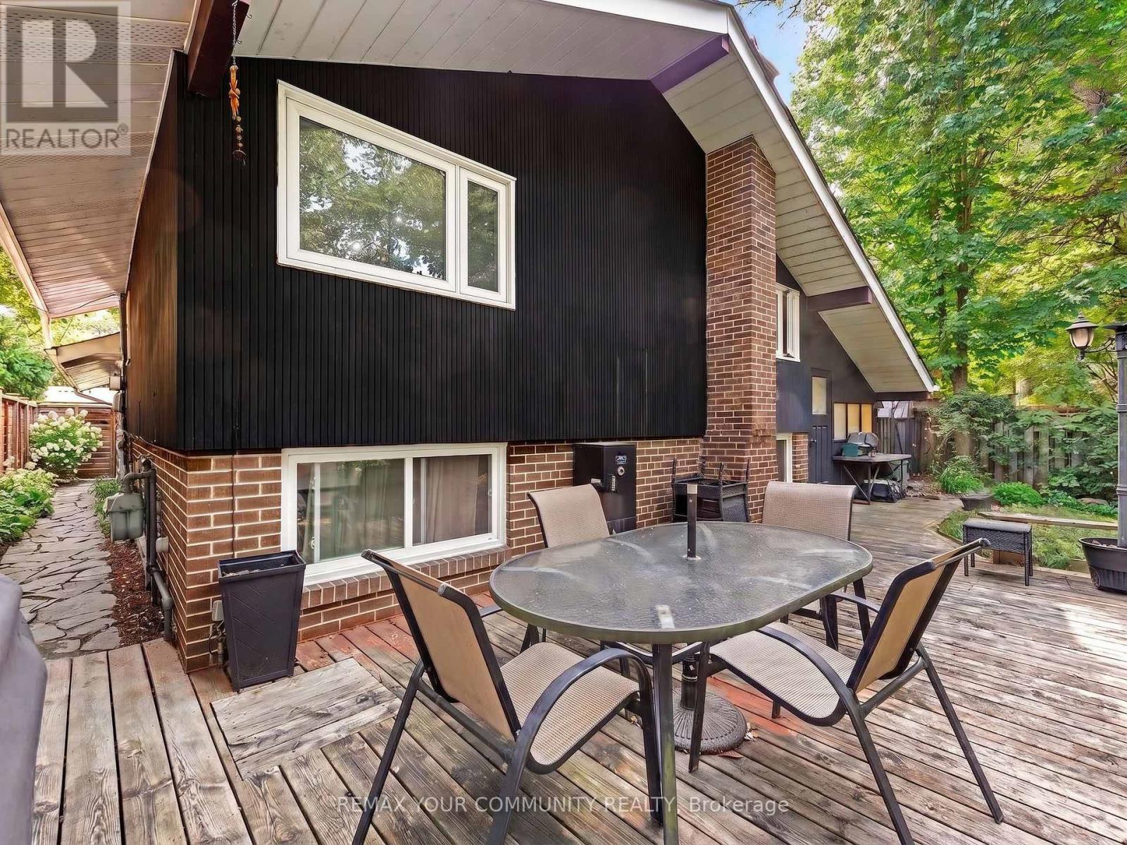 1899 DELANEY DRIVE - 33