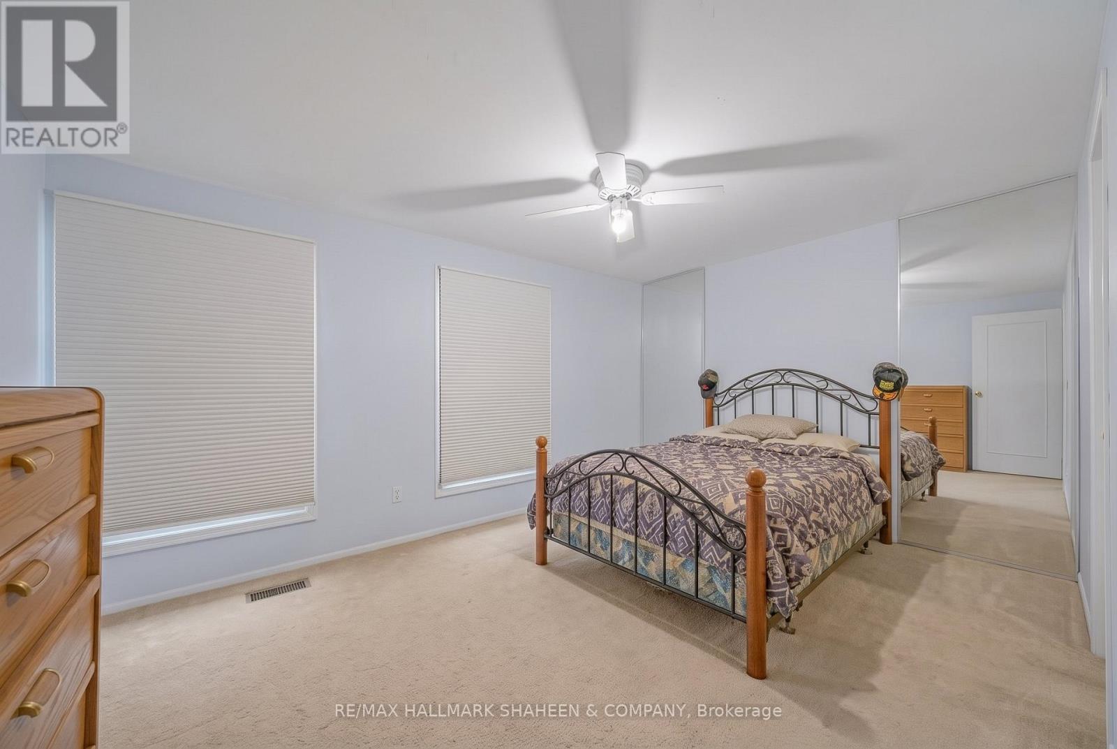 #4 2238 UPPER MIDDLE ROAD - 23