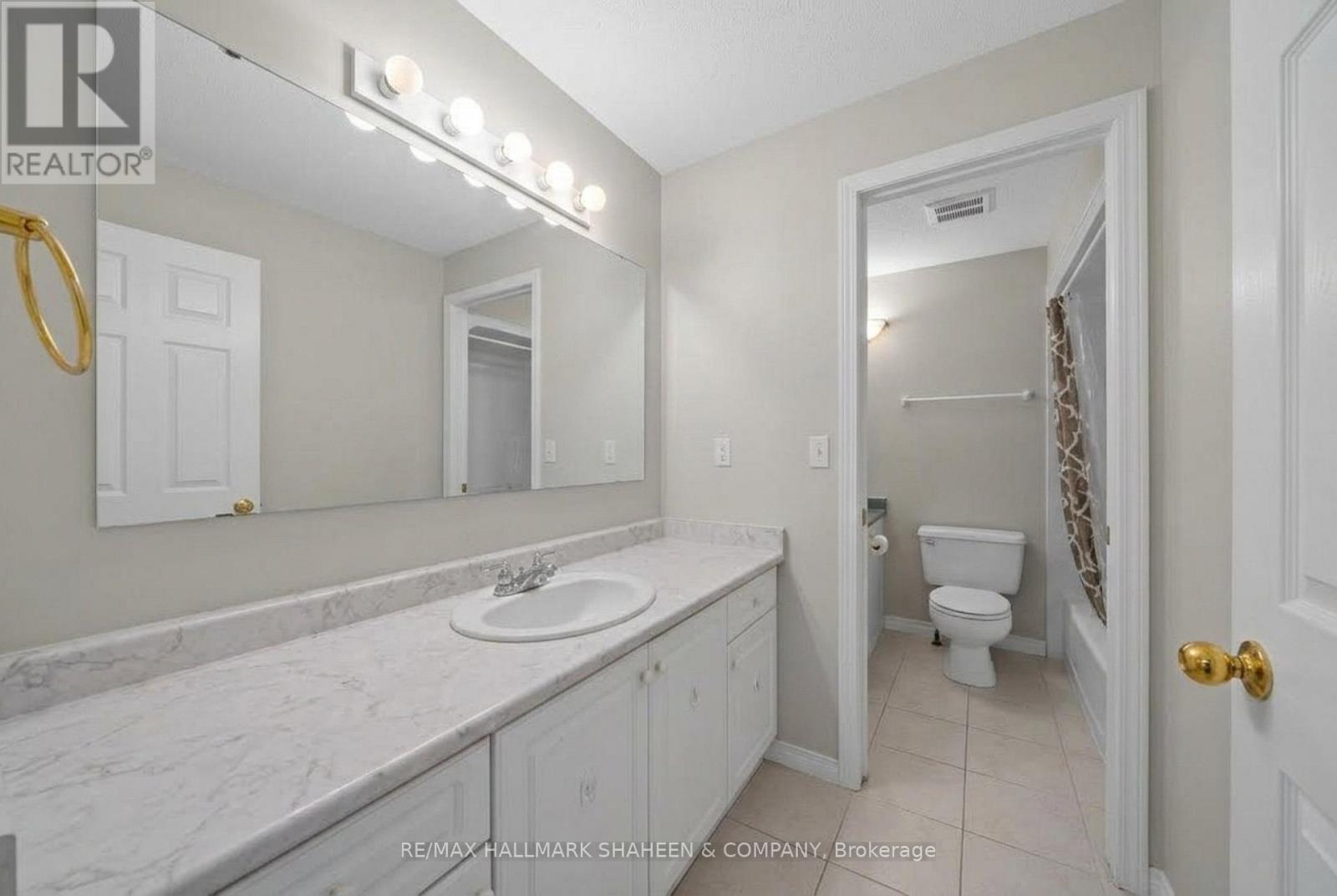 #4 2238 UPPER MIDDLE ROAD - 25