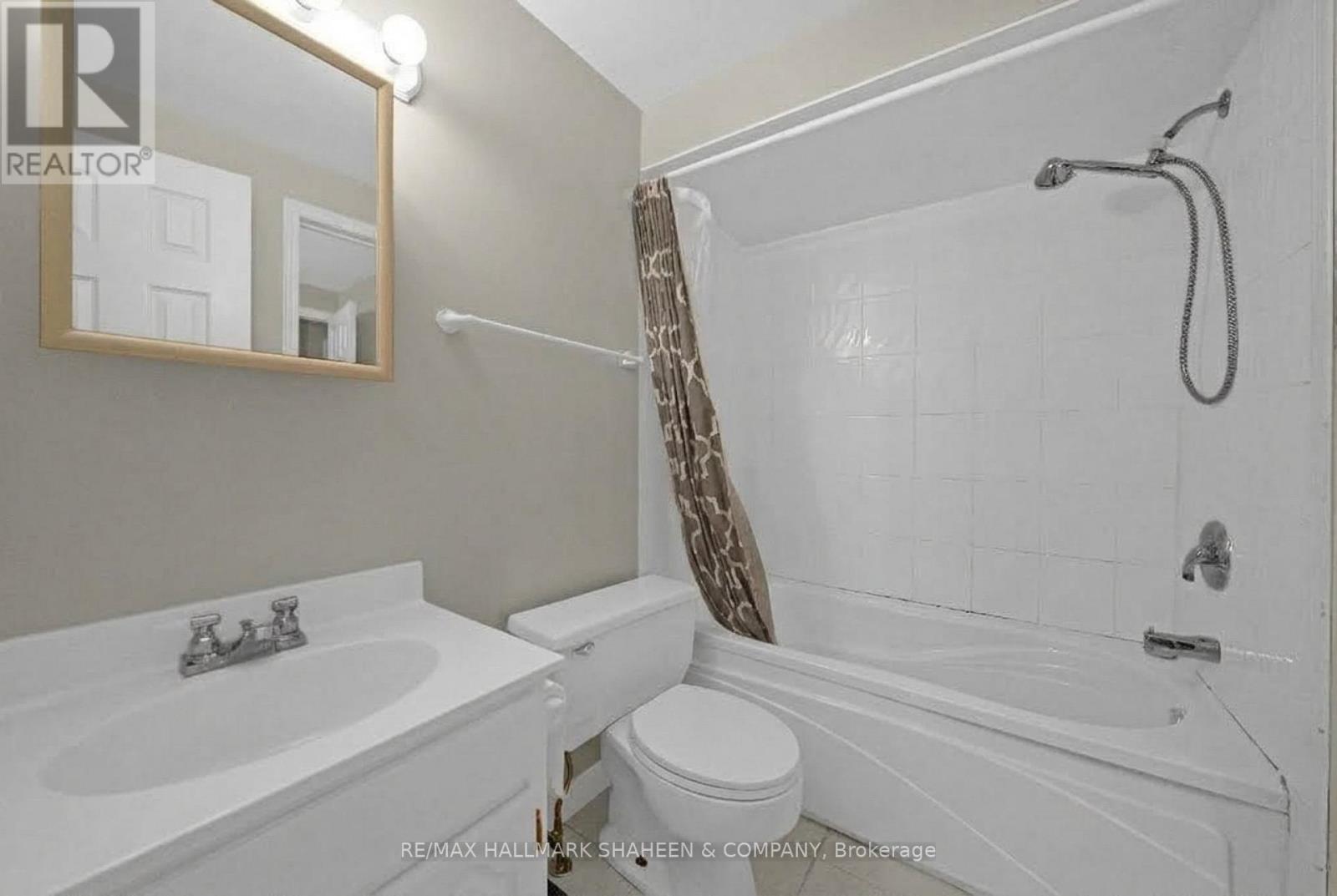 #4 2238 UPPER MIDDLE ROAD - 26
