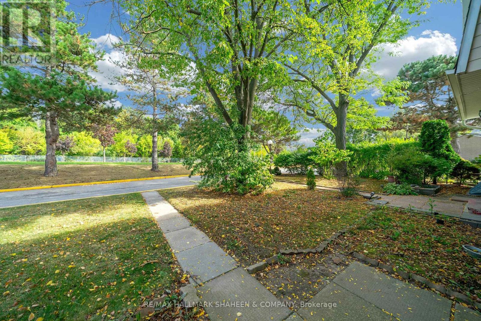 #4 2238 UPPER MIDDLE ROAD - 41