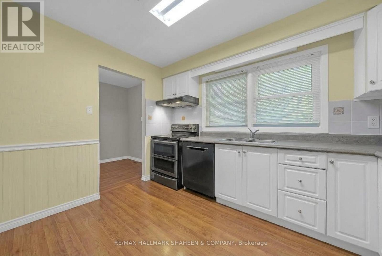 #4 2238 UPPER MIDDLE ROAD - 7