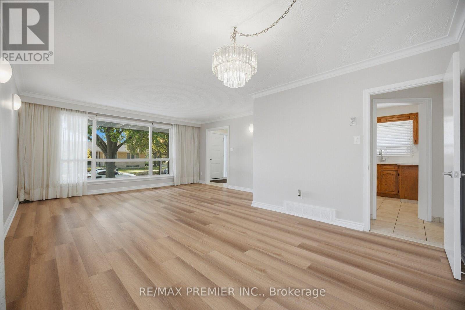 28 LANDRON CRESCENT - 15
