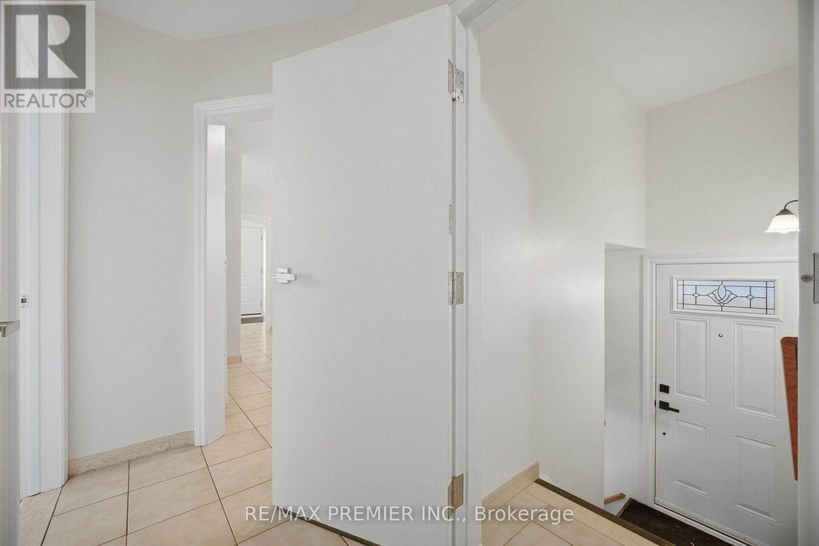 28 LANDRON CRESCENT - 30