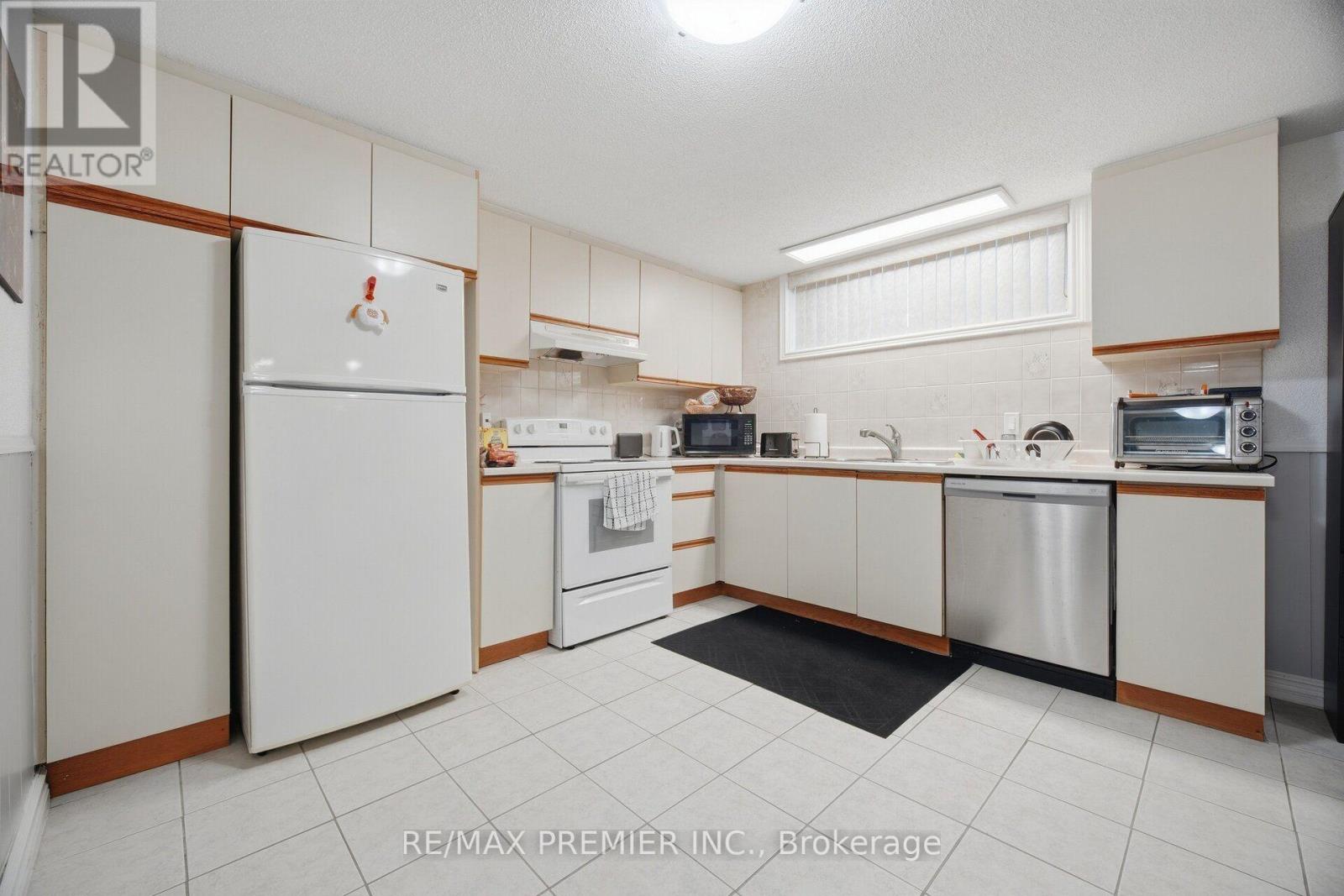 28 LANDRON CRESCENT - Image 36