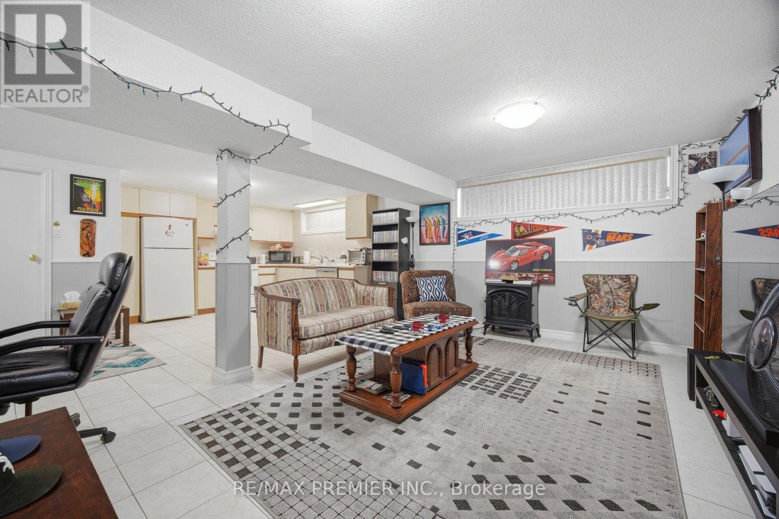 28 LANDRON CRESCENT - 38
