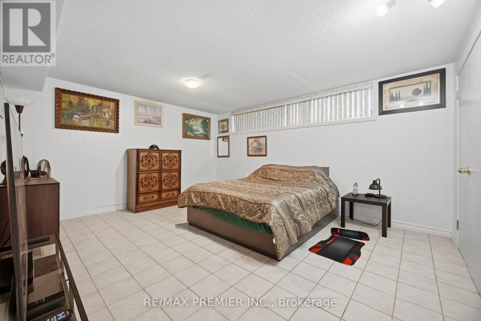 28 LANDRON CRESCENT - 42