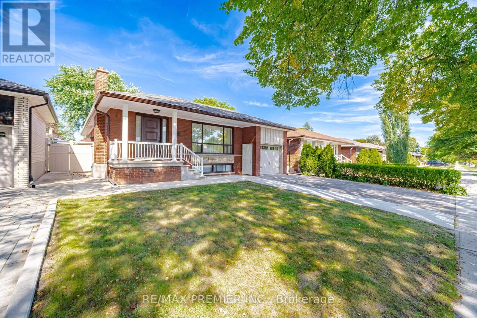 Photo of 28 LANDRON CRESCENT
