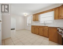 Living room - 28 Landron Crescent, Toronto, ON M9P1K7 Photo 11