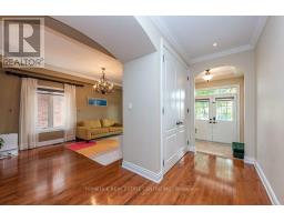 Family room - 26 Imperial Lakes Drive, Brampton, ON L6P2V3 Photo 6