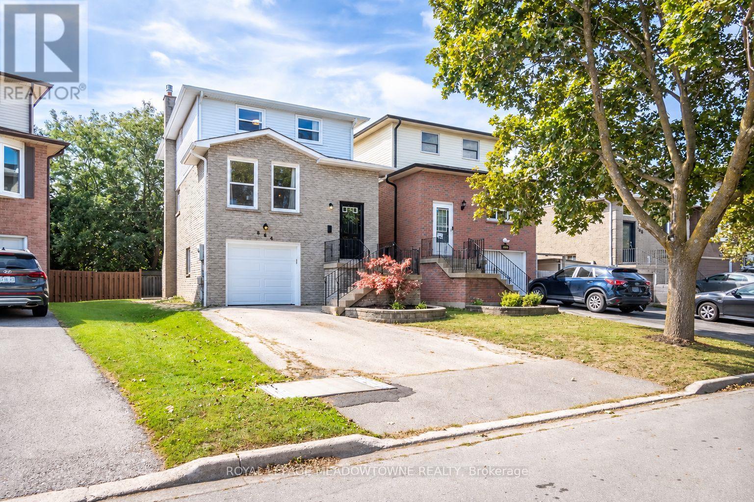 584 HAYWARD CRESCENT - 1