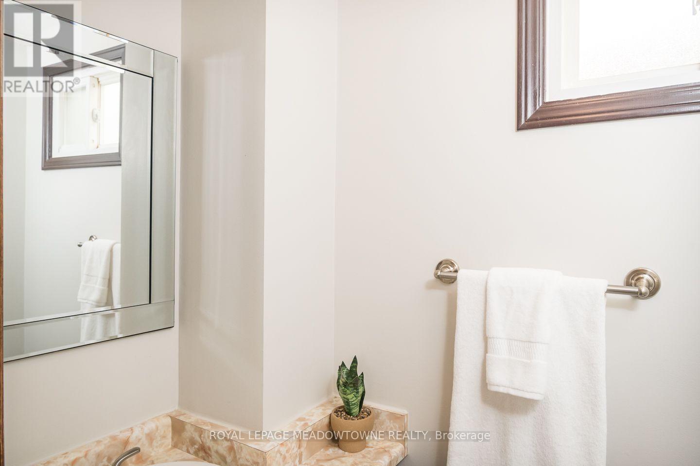584 HAYWARD CRESCENT - 14