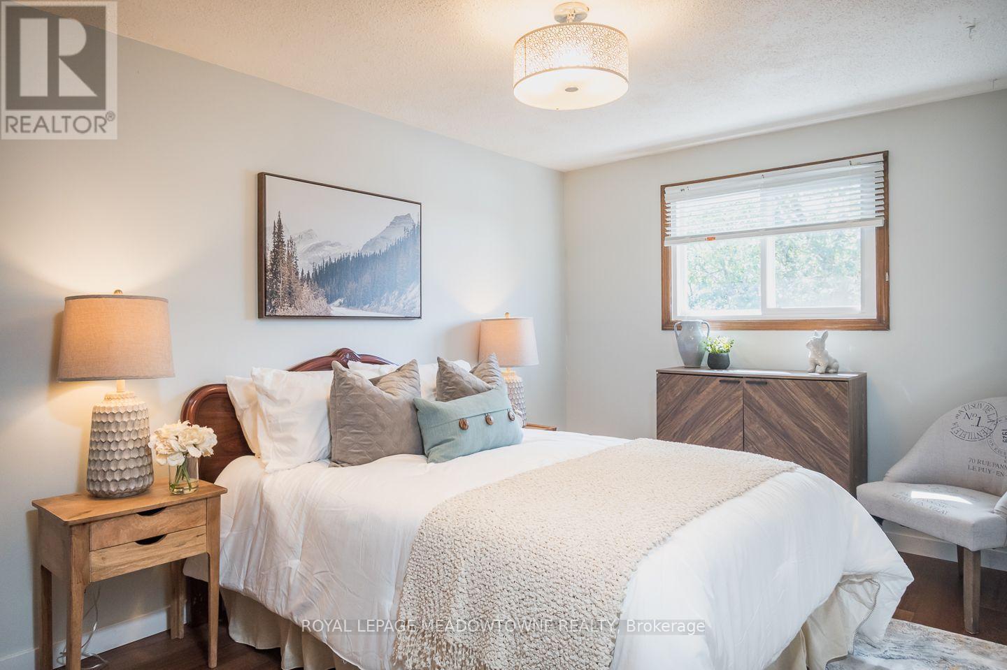 584 HAYWARD CRESCENT - 19