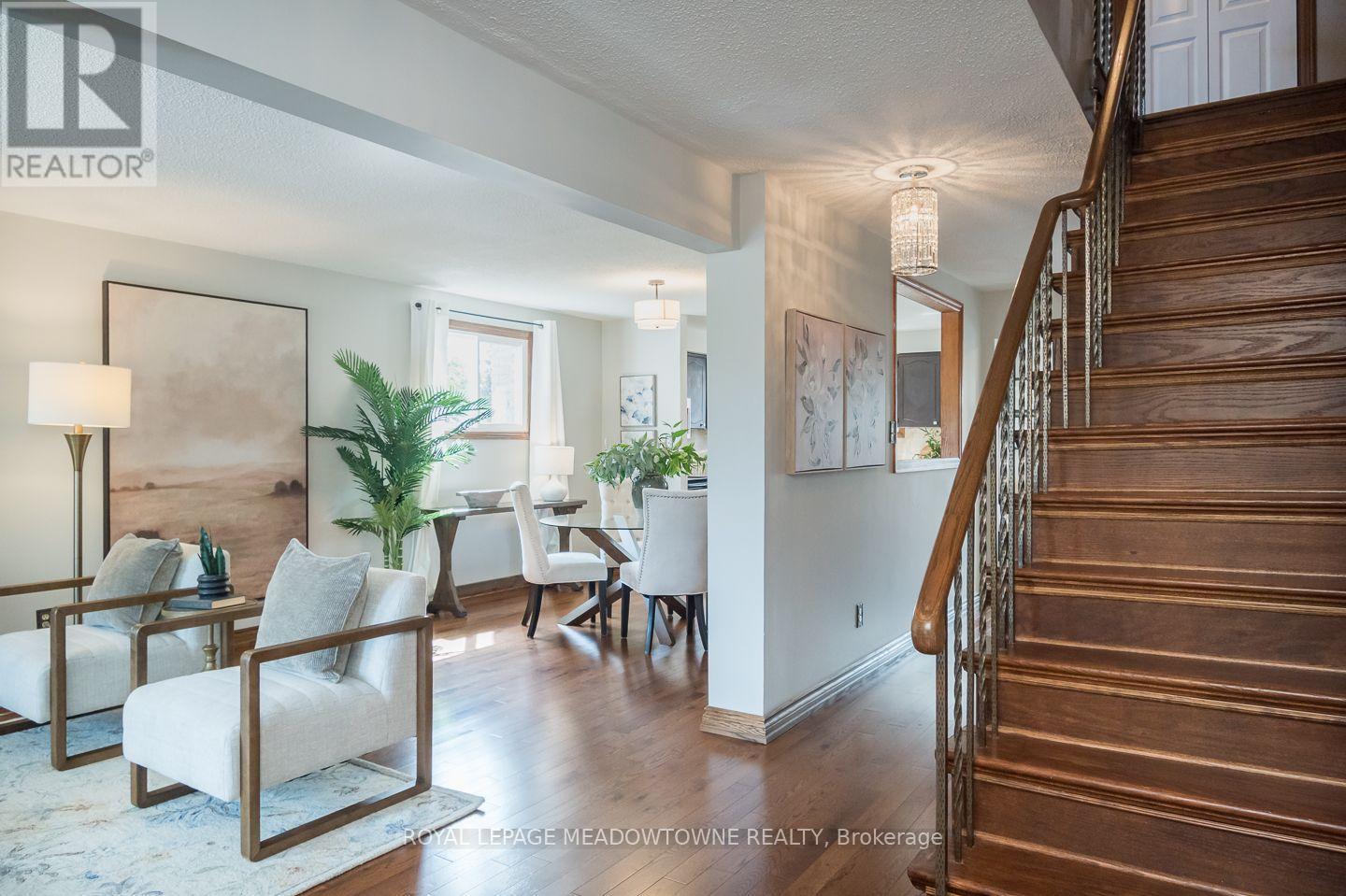 584 HAYWARD CRESCENT - 2
