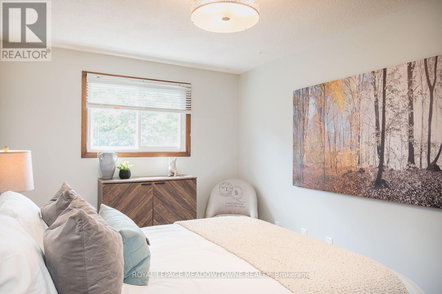 584 HAYWARD CRESCENT - 20