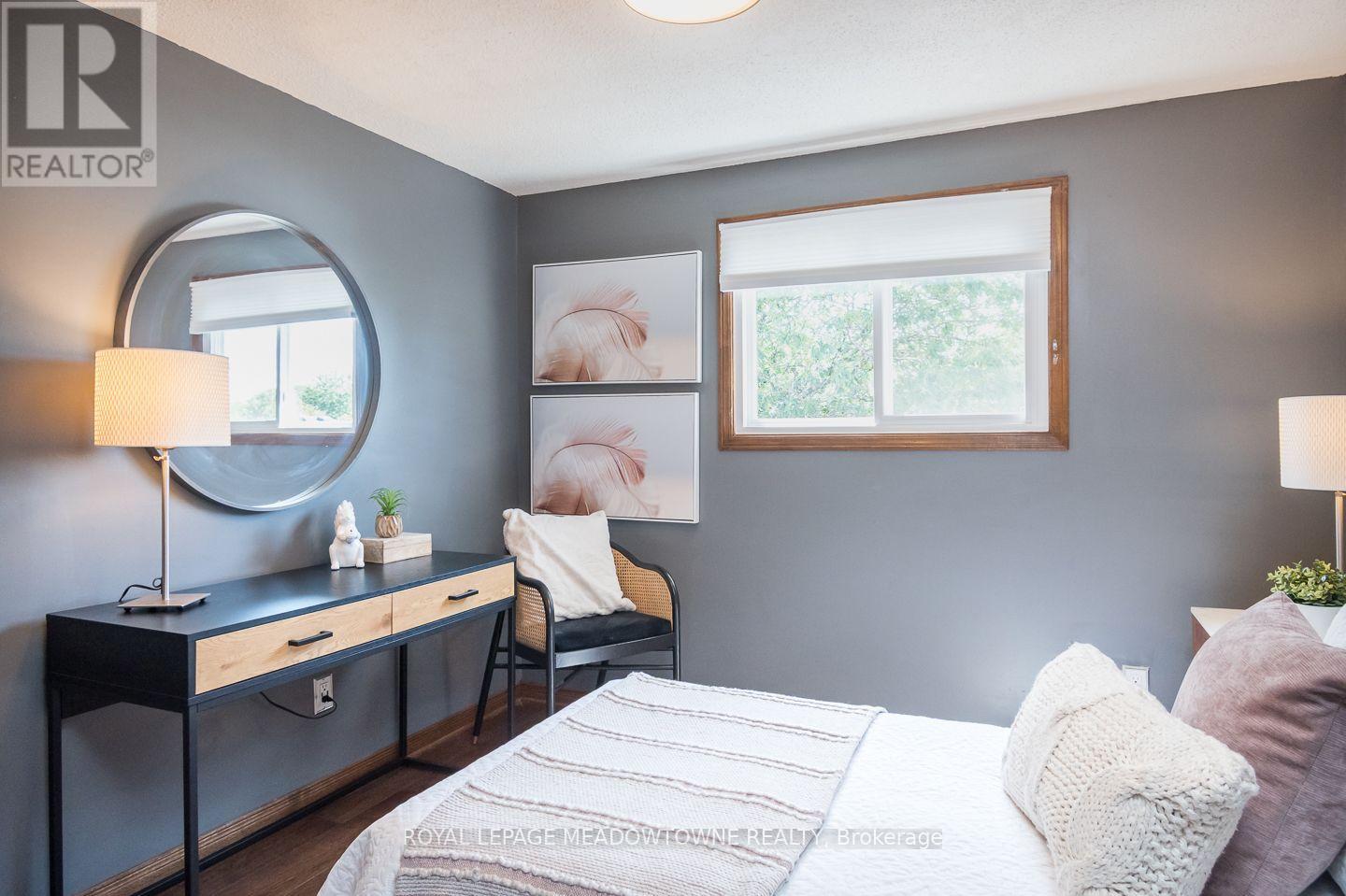 584 HAYWARD CRESCENT - 23