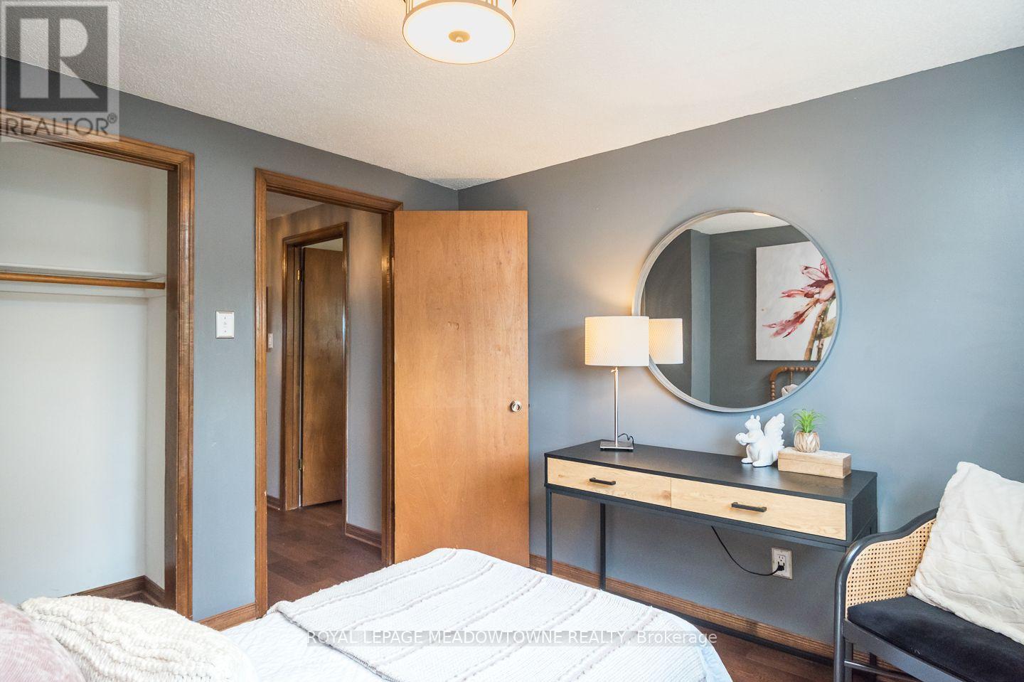 584 HAYWARD CRESCENT - 24