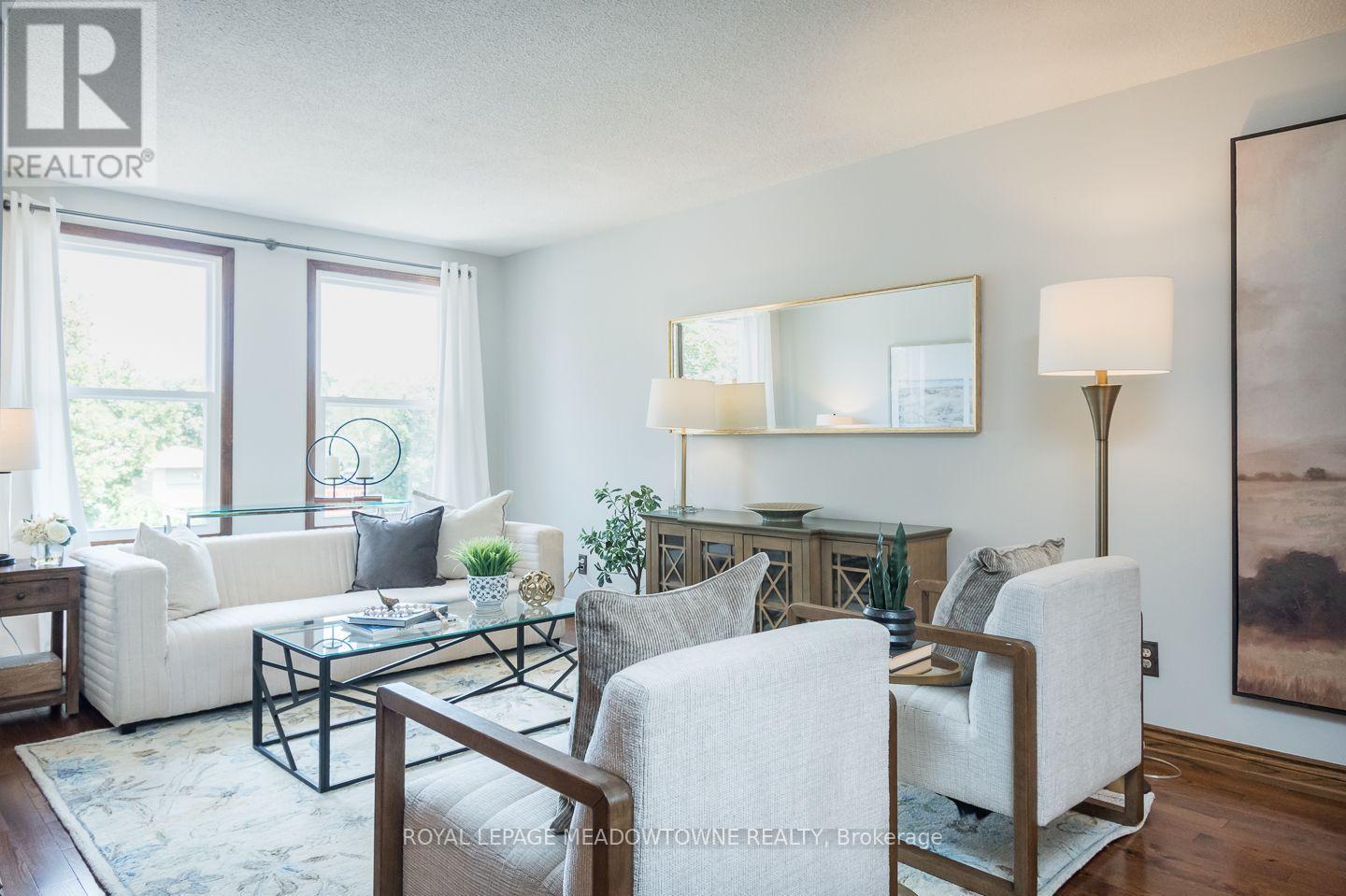 584 HAYWARD CRESCENT - 3