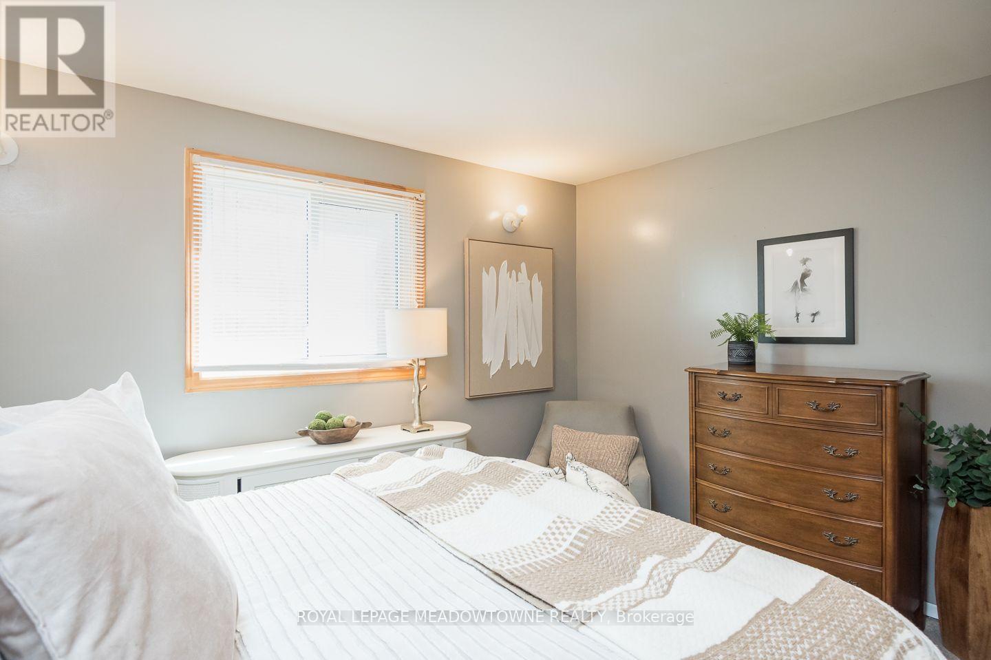 584 HAYWARD CRESCENT - Image 32