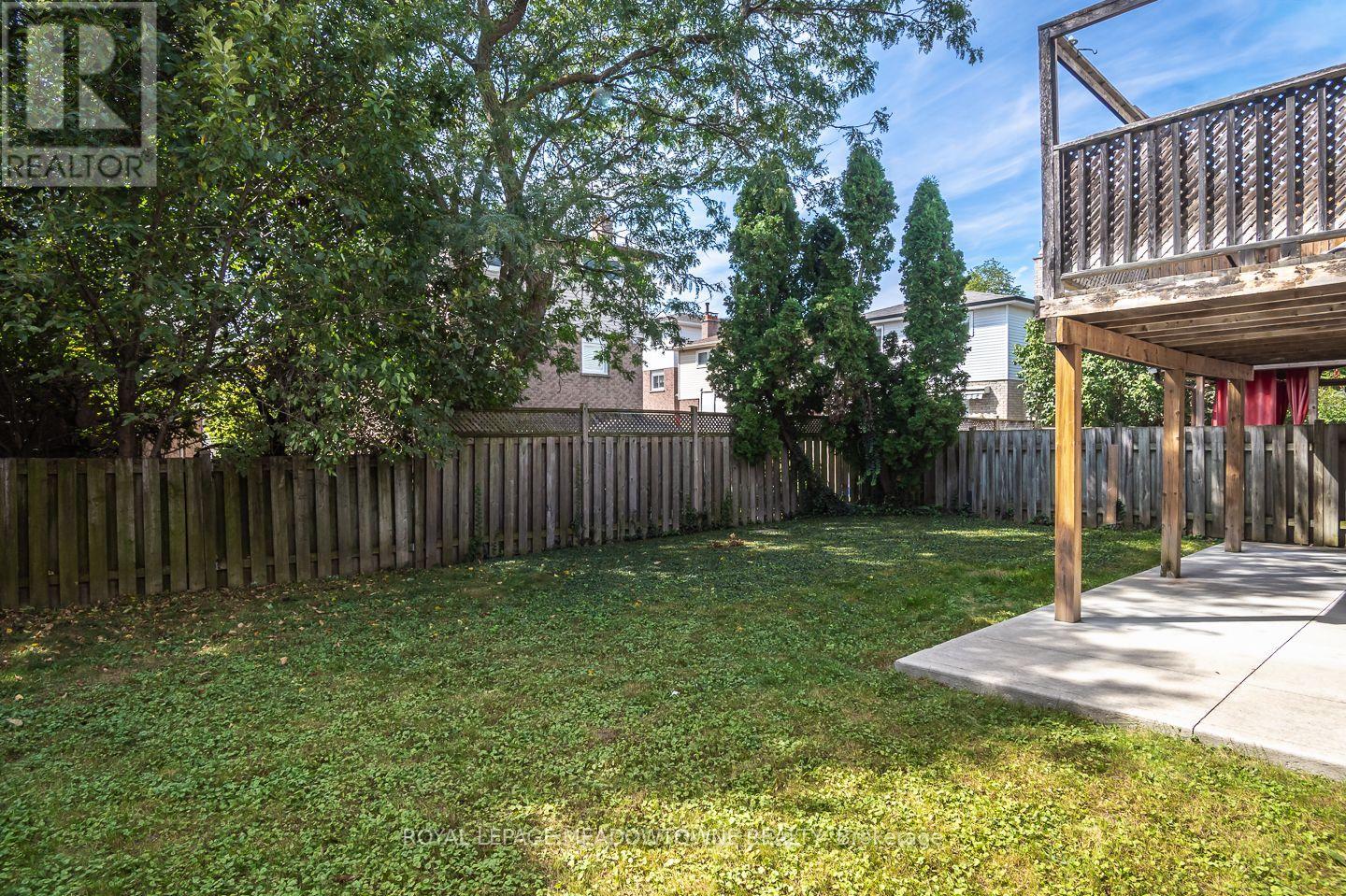 584 HAYWARD CRESCENT - 38