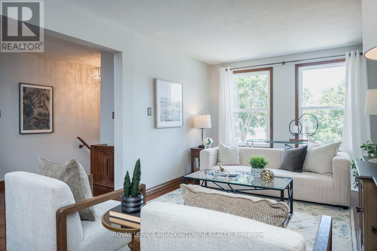 584 HAYWARD CRESCENT - 4