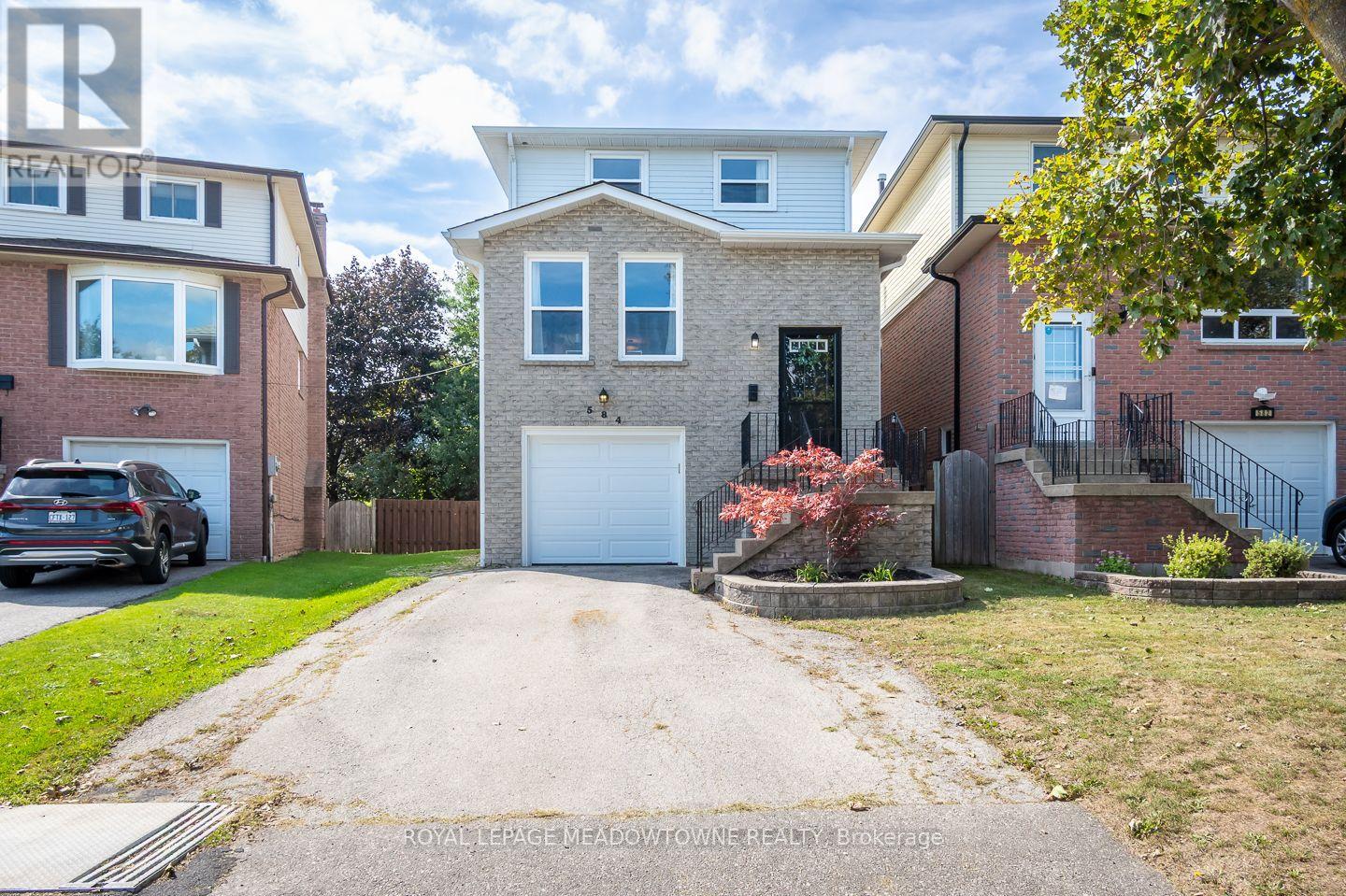 584 HAYWARD CRESCENT - 40