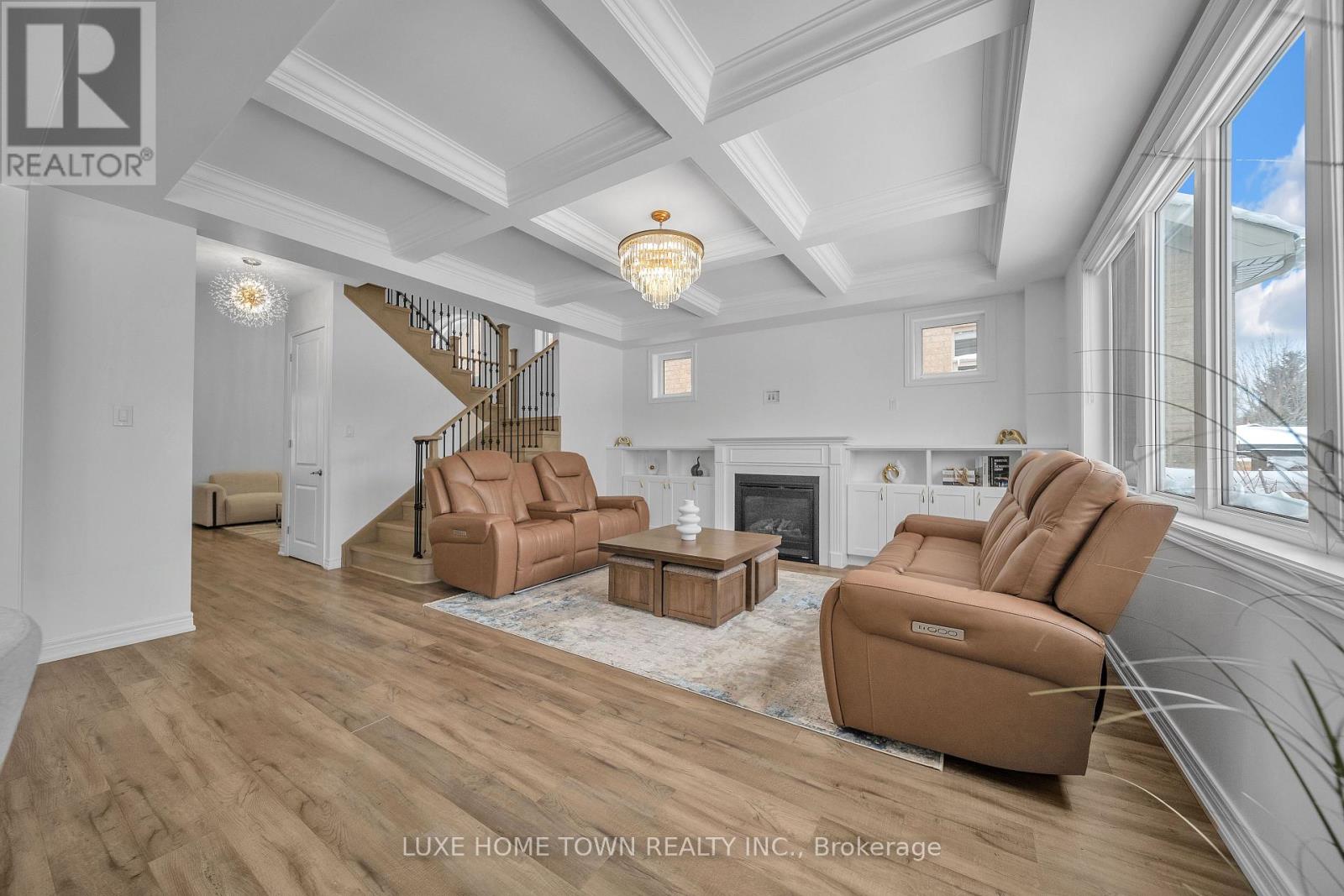 136 HARPIN WAY E - Image 10
