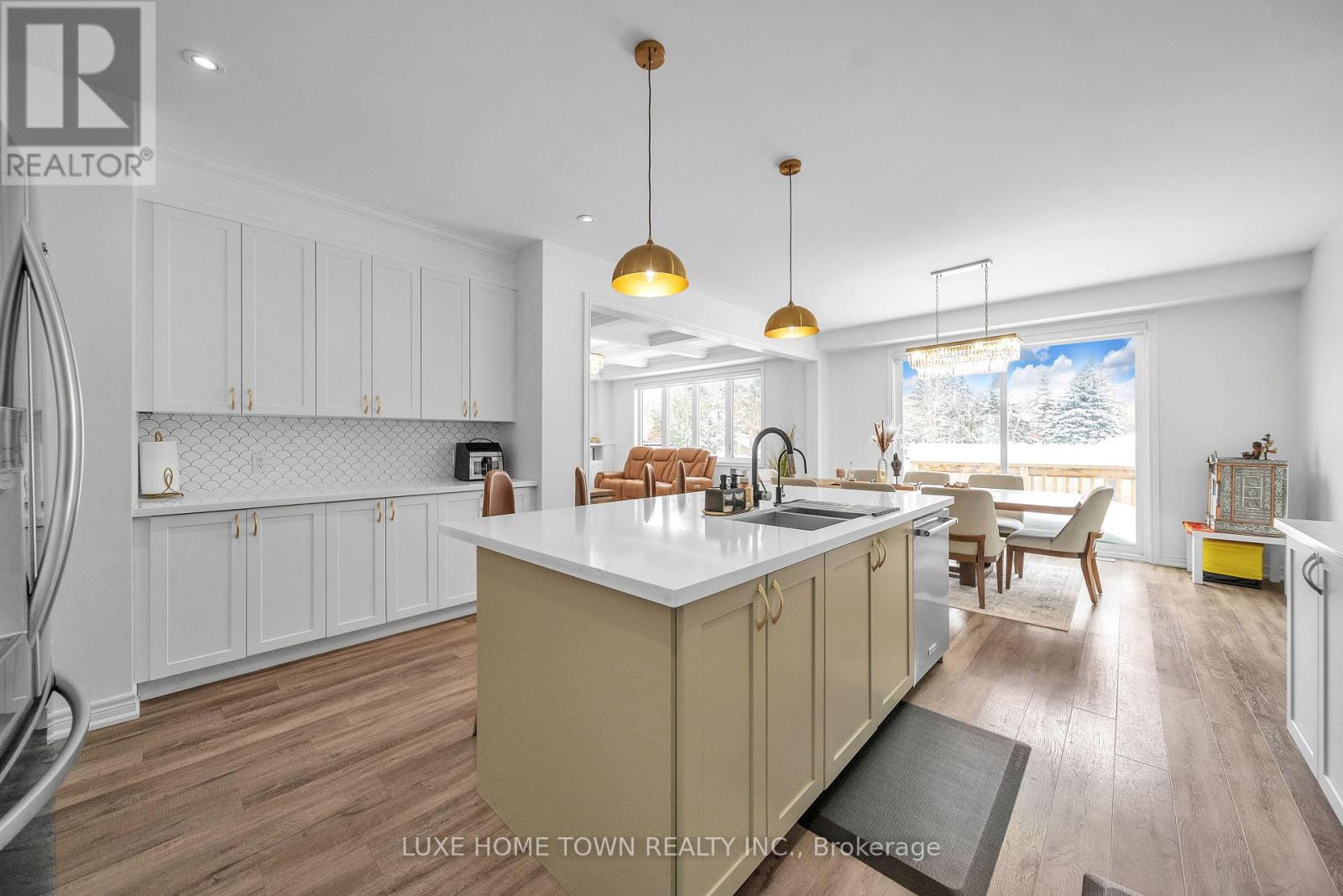 136 HARPIN WAY E - Image 19