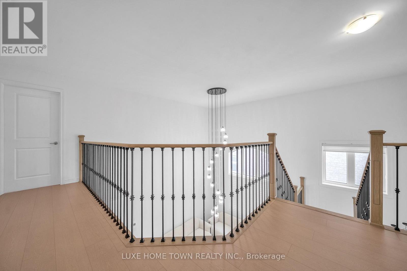 136 HARPIN WAY E - Image 21