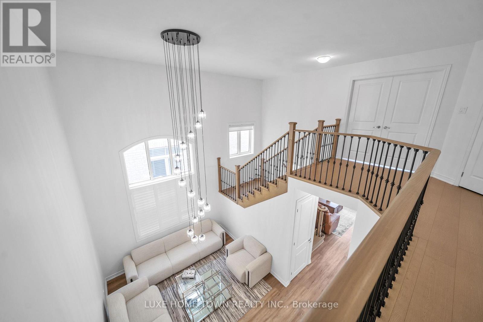 136 HARPIN WAY E - Image 23