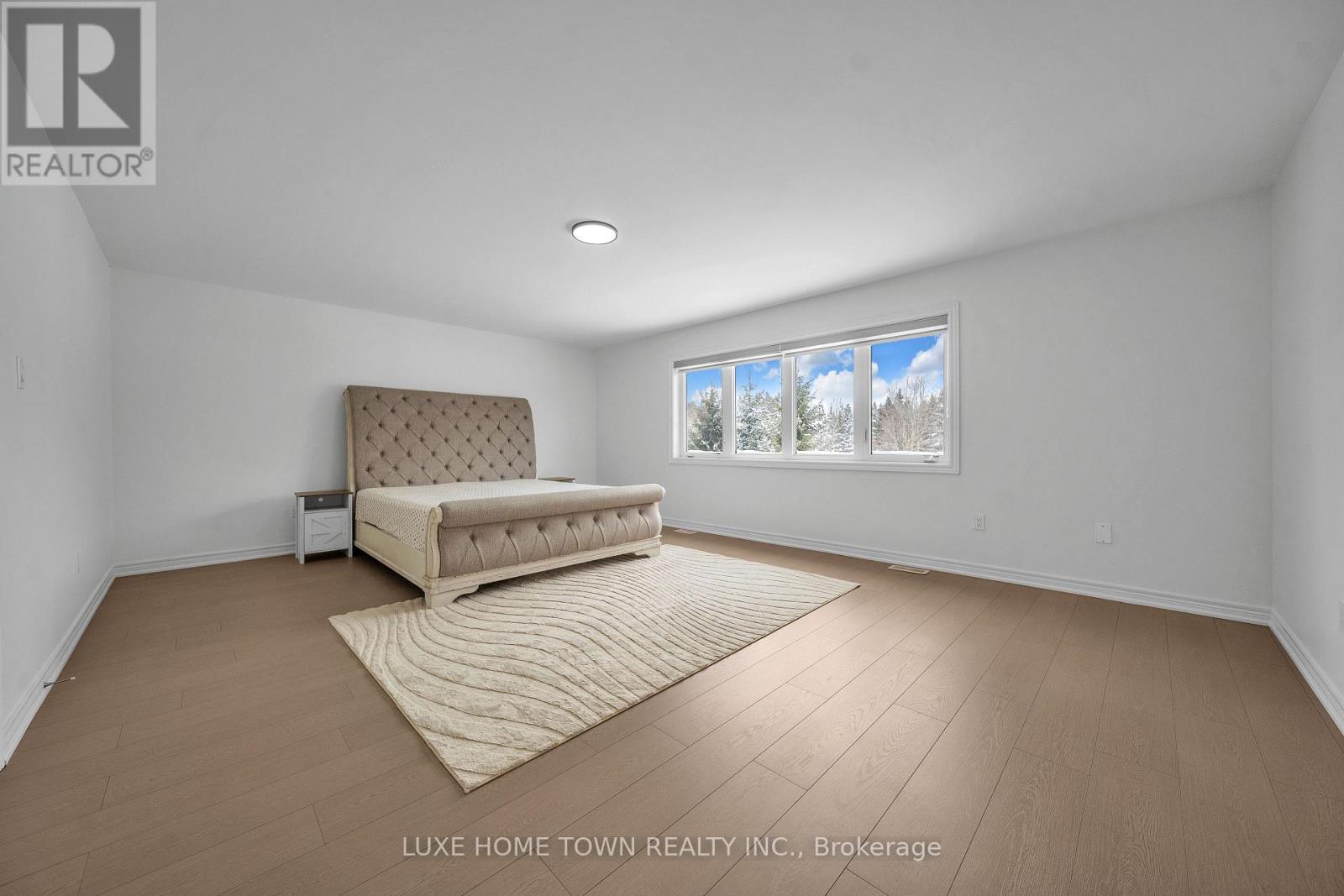 136 HARPIN WAY E - Image 26