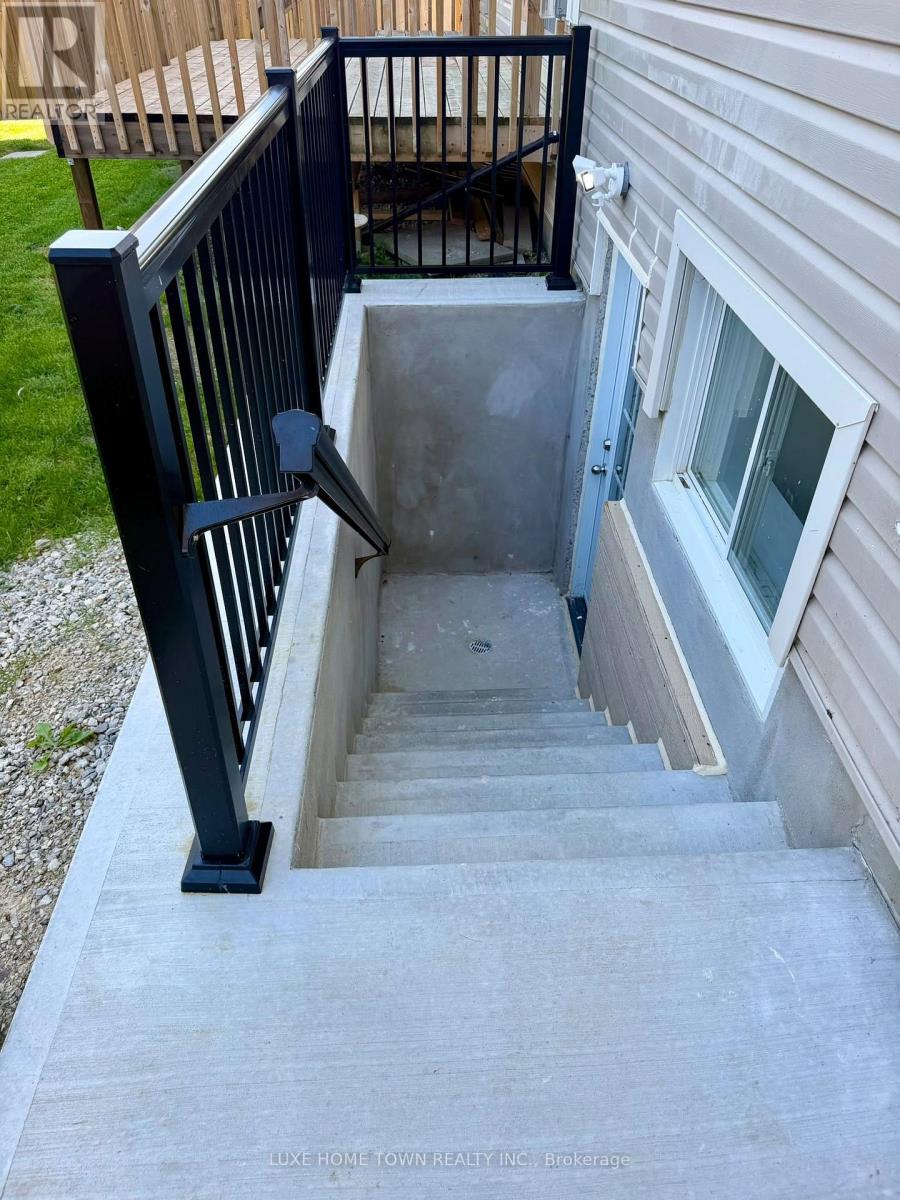 136 HARPIN WAY E - Image 36