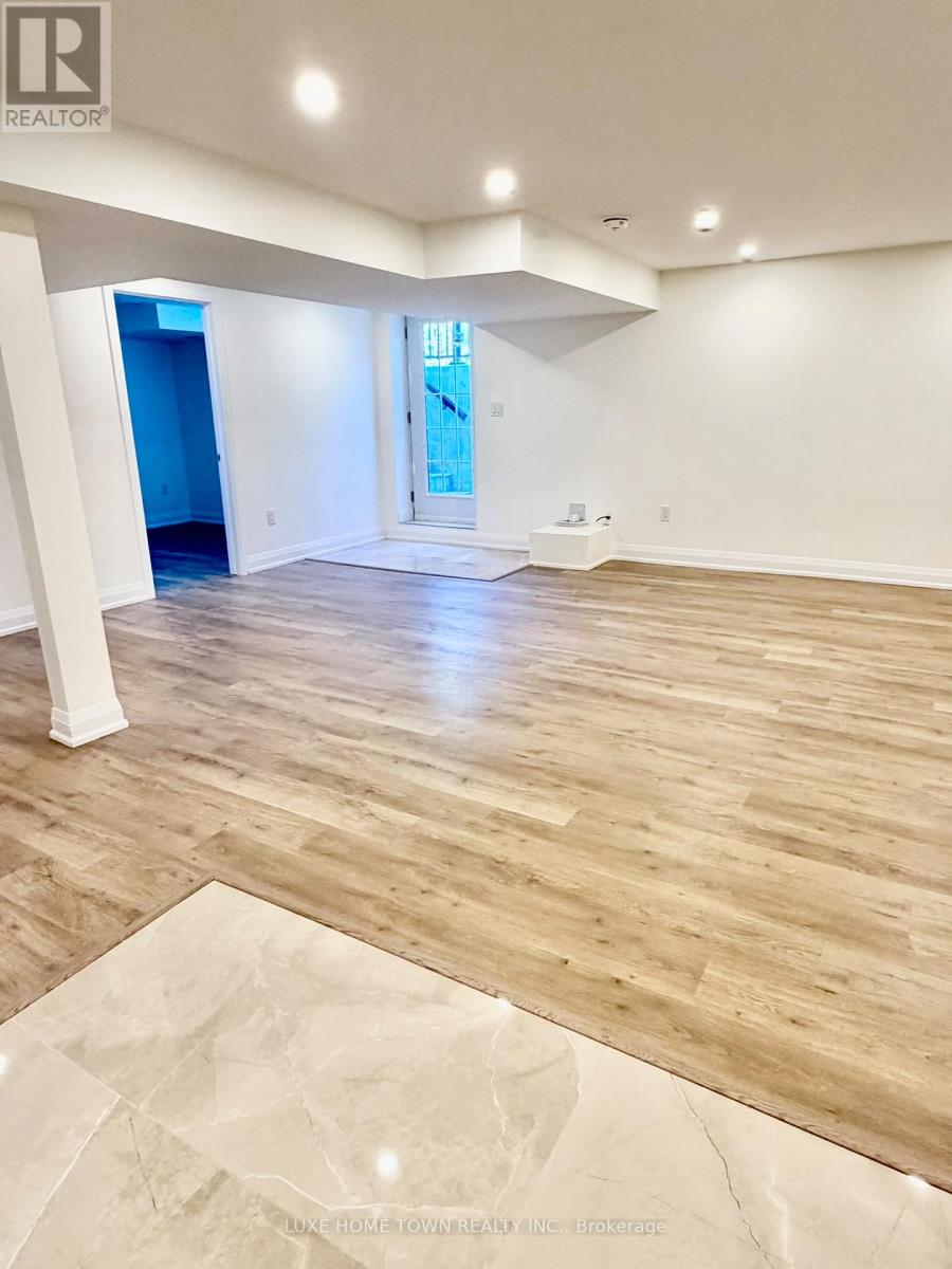 136 HARPIN WAY E - Image 37