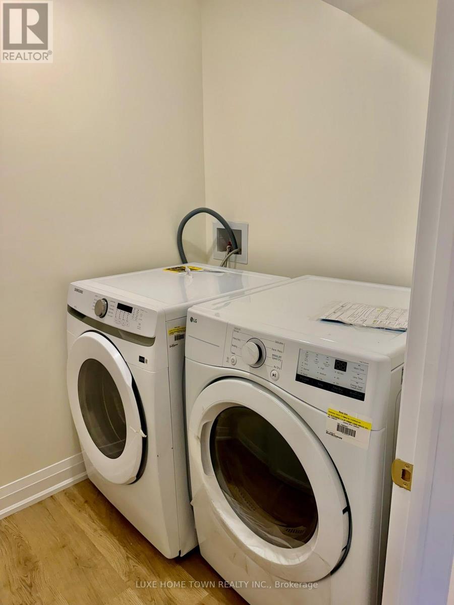 136 HARPIN WAY E - Image 39