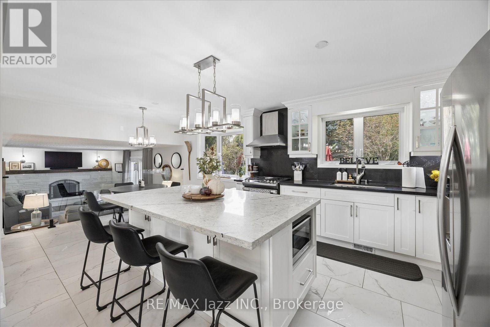510 FAIRGLEN AVENUE - 13