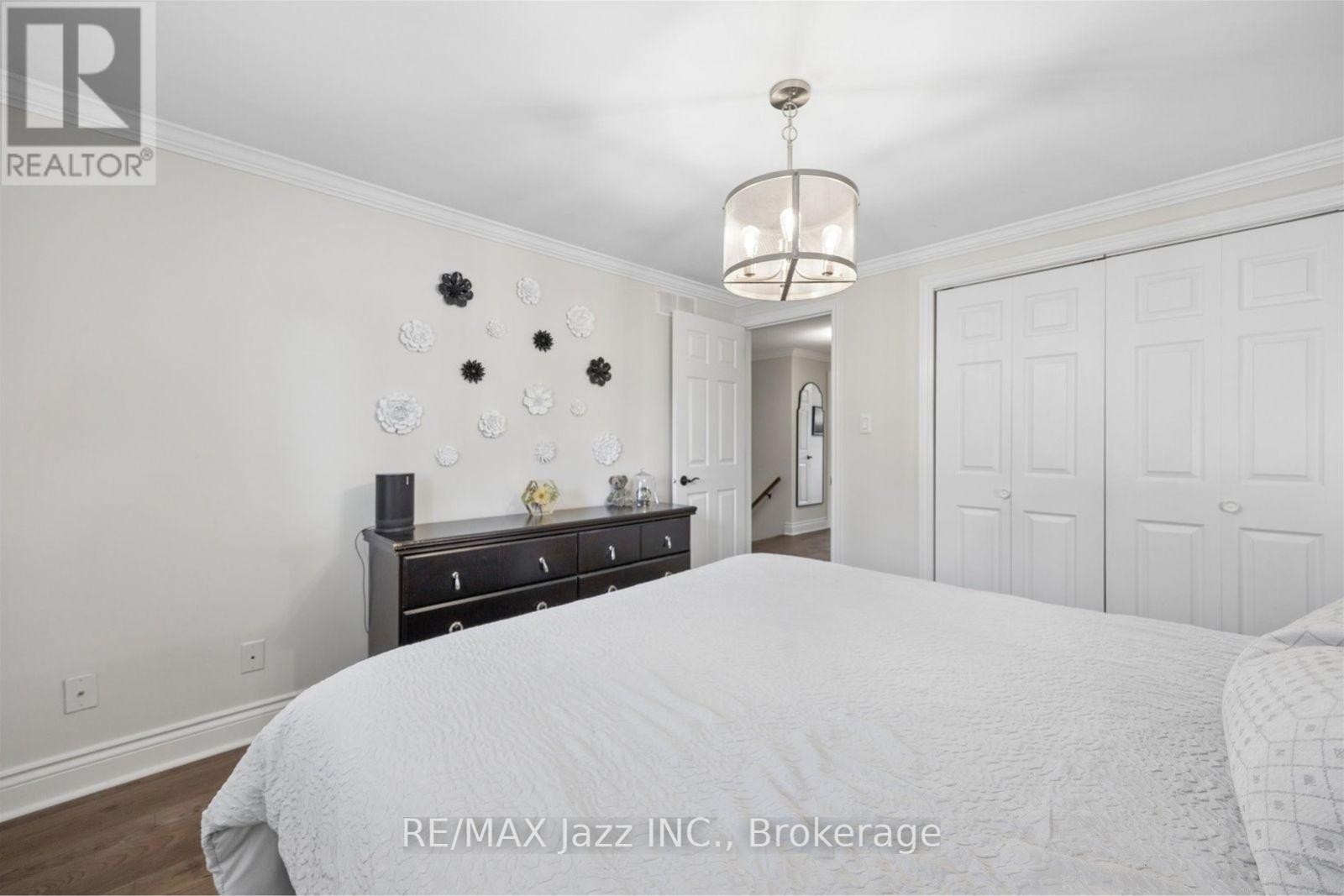 510 FAIRGLEN AVENUE - 30