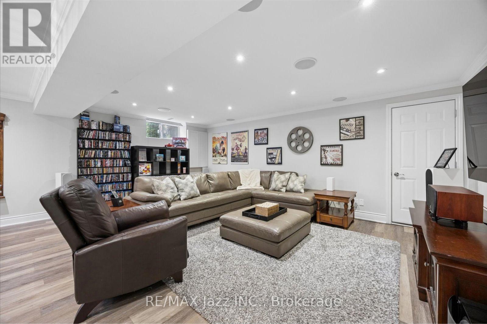 510 FAIRGLEN AVENUE - 36
