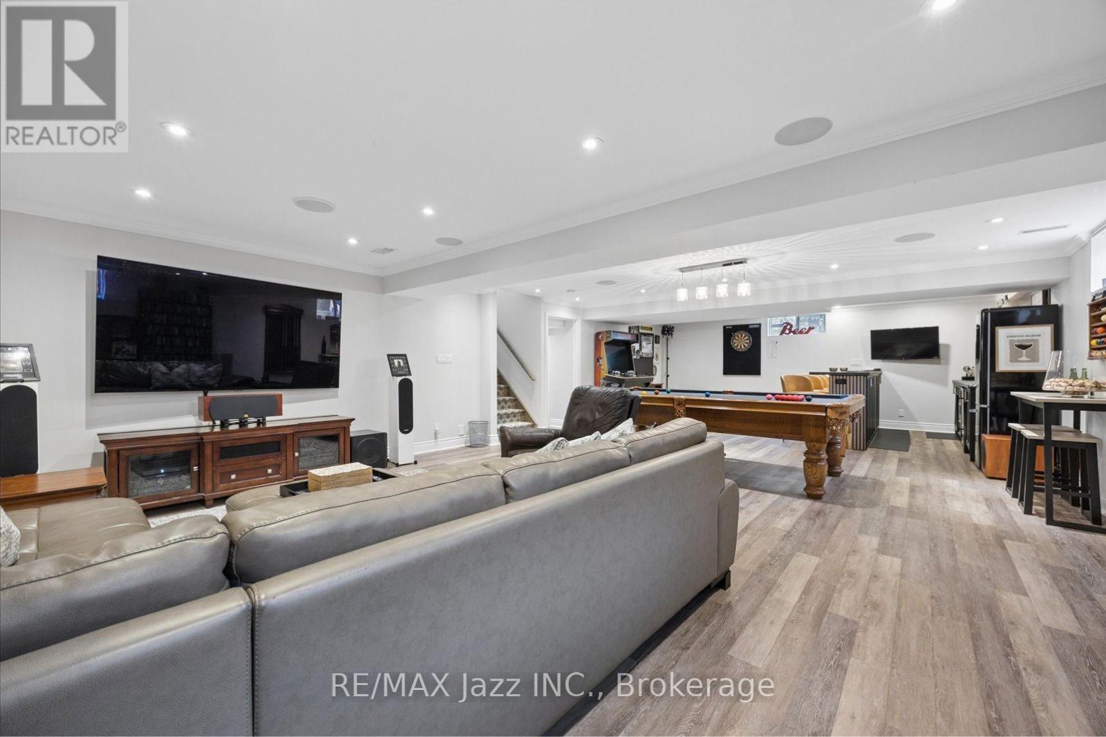 510 FAIRGLEN AVENUE - 37