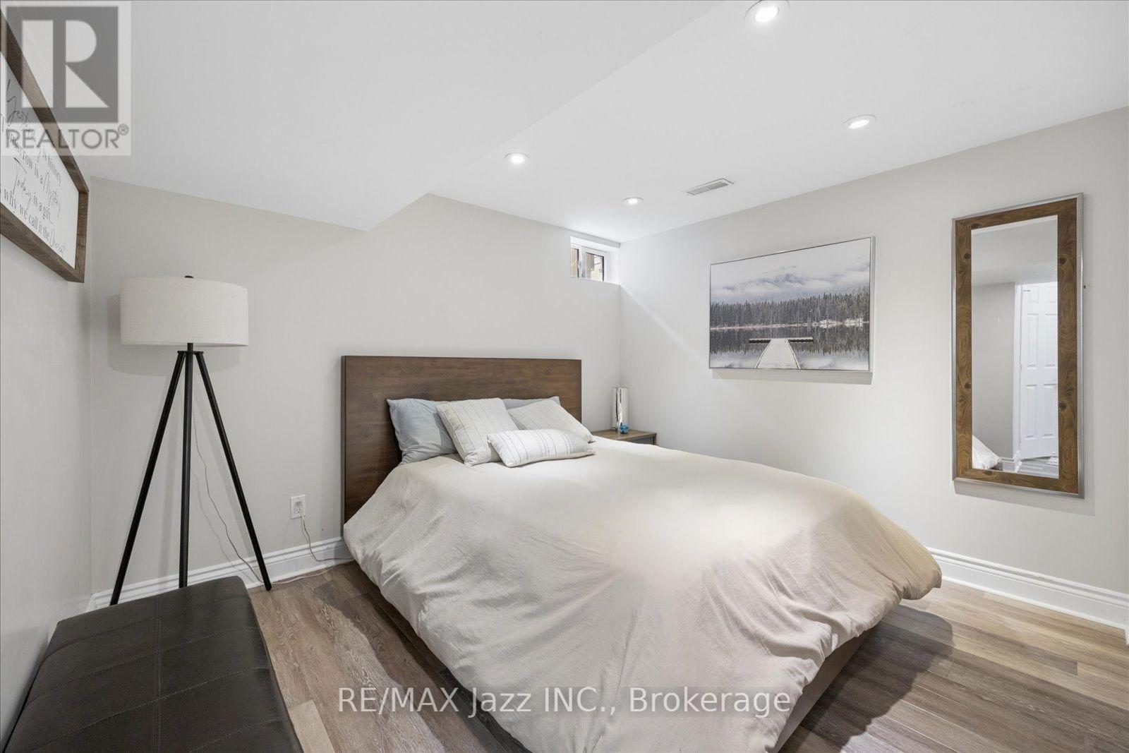 510 FAIRGLEN AVENUE - 39