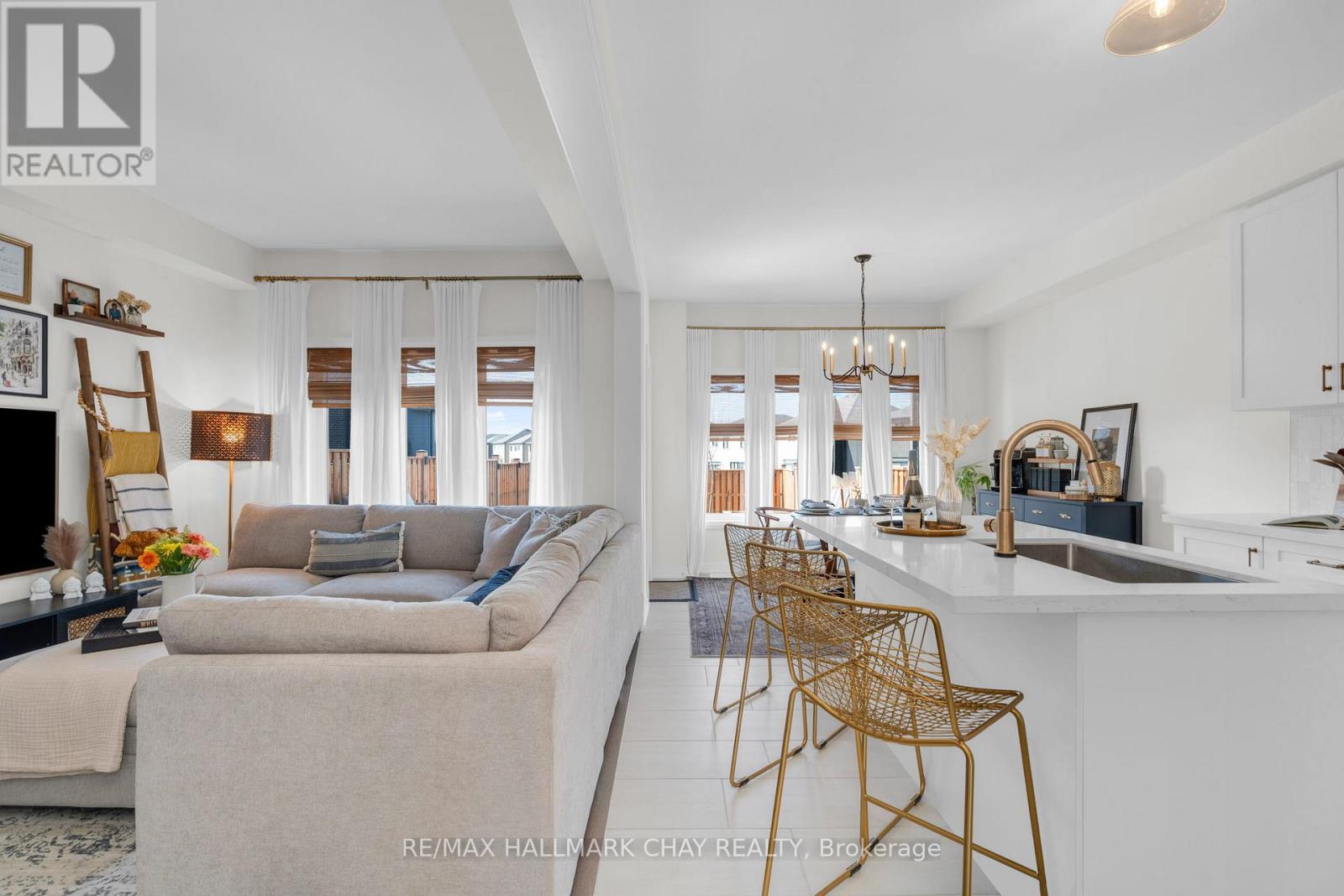 204 ROSANNE CIRCLE - 13