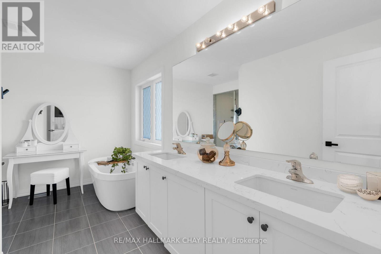 204 ROSANNE CIRCLE - Image 20